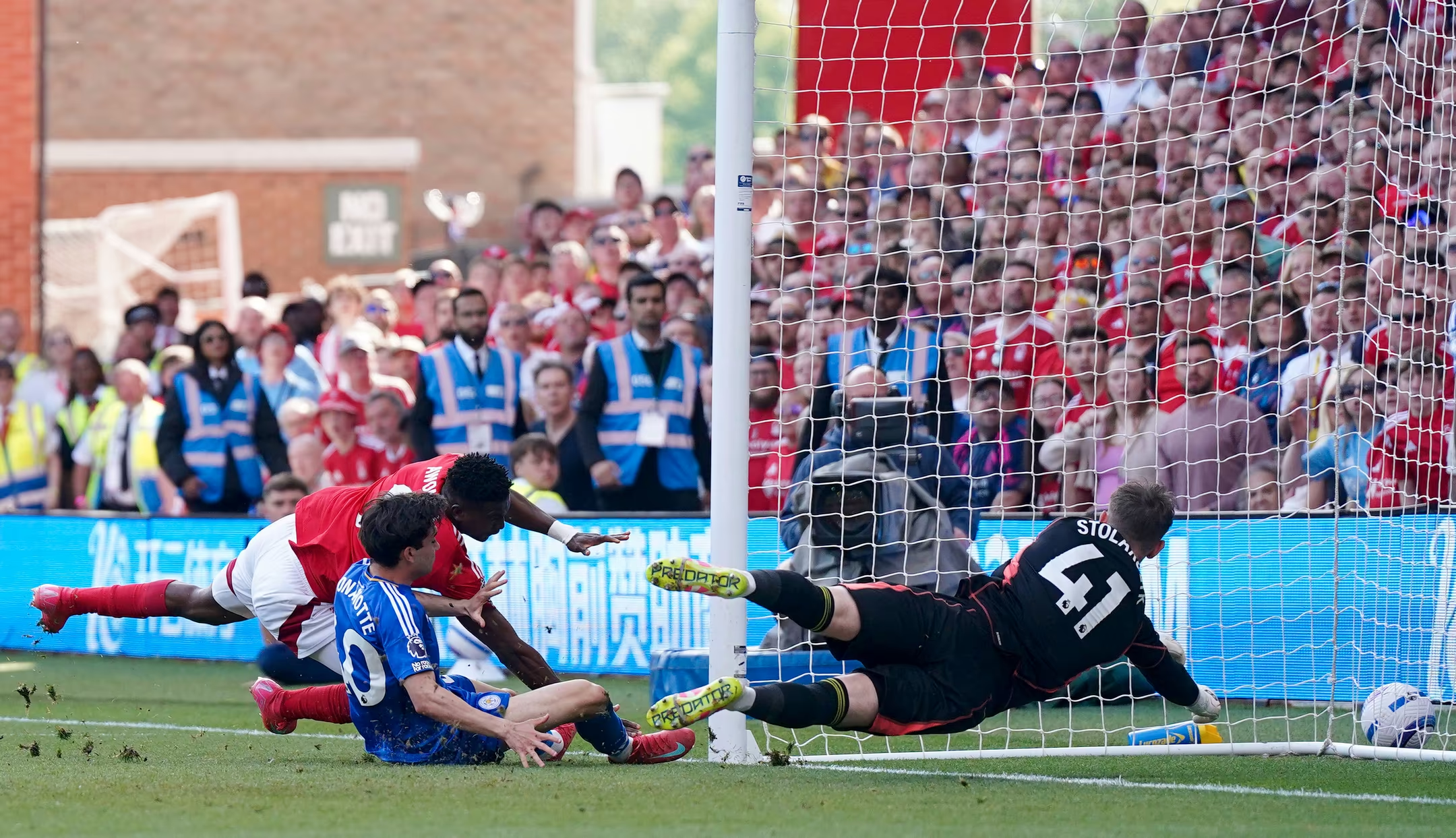 Nottingham Forest-spiss ute av kunstig koma