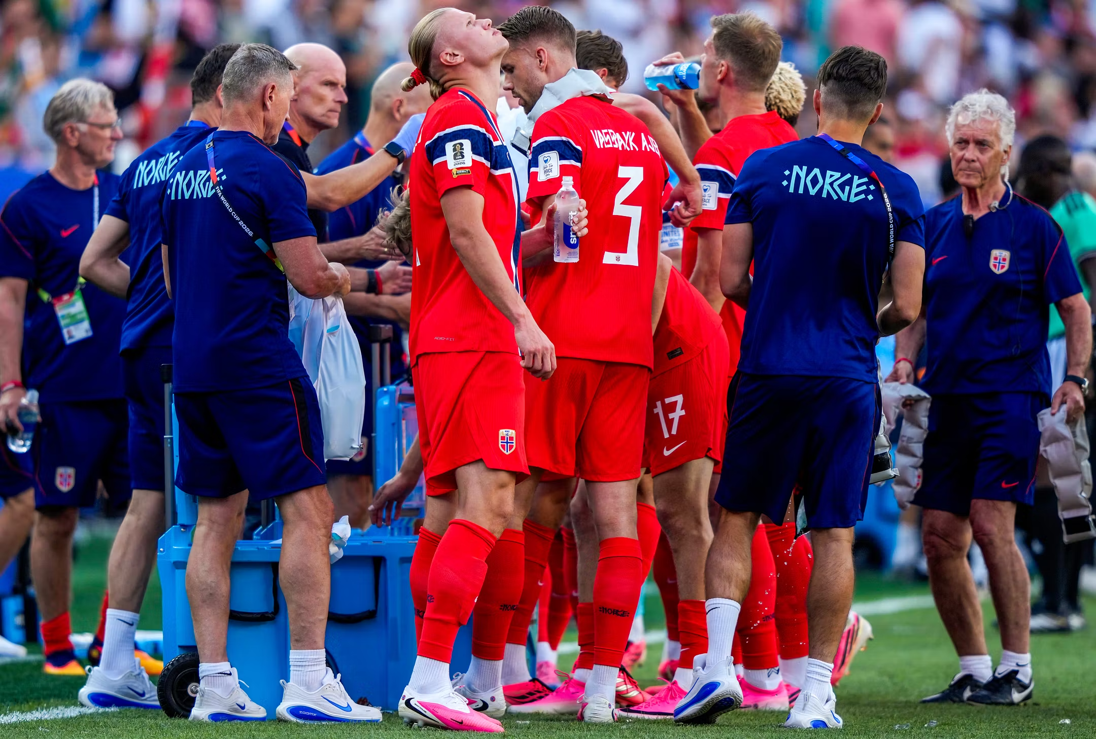 VM-tårene flommet før åpningen: –⁠ Heftige krefter